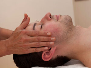Indian head massage | Clover Spa and Hotel Birmingham